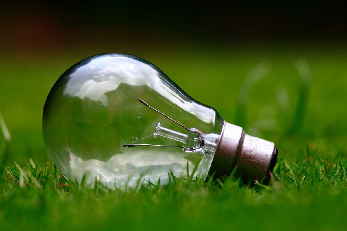 Contractar energia sostenible: beneficis per a les pimes més enllà de l'econòmic